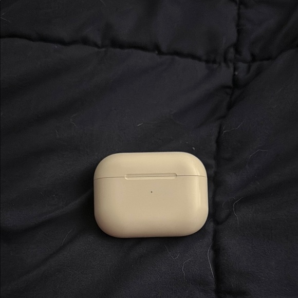 Apple AirPods Charging Case - White